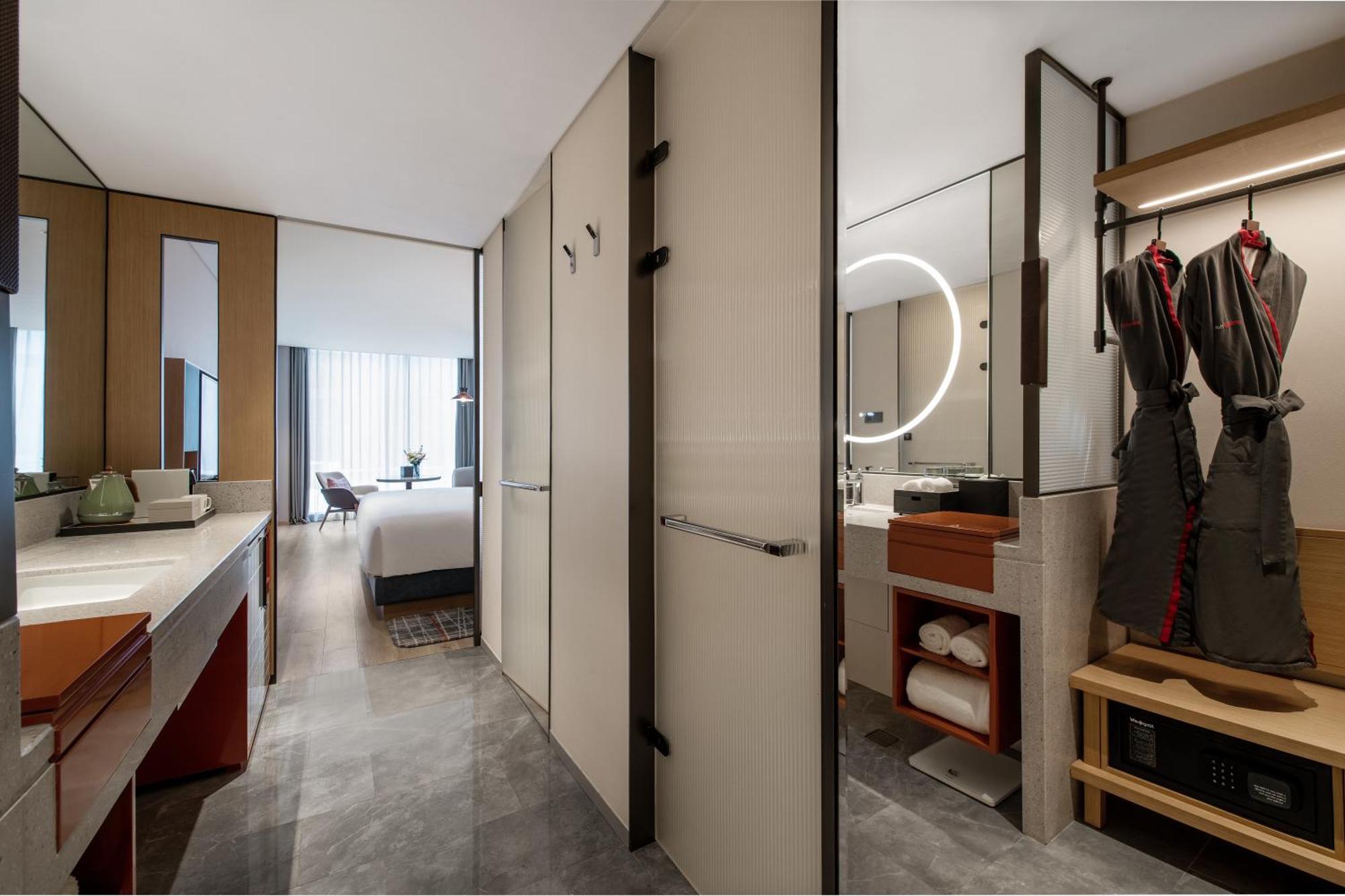 Intercityhotel New International Expo Center 4*